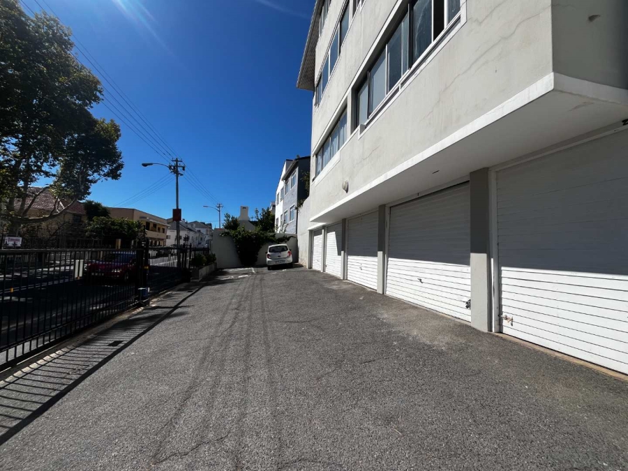 To Let 1 Bedroom Property for Rent in Sea Point Western Cape